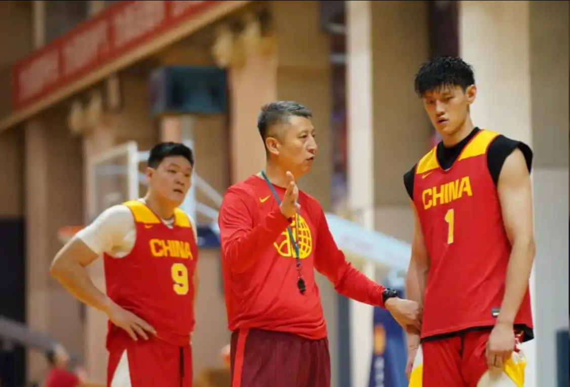旺财28.com-徐杰健康时不选，伤了又征召，球迷怒批郭士强：就不能召郭昊文？